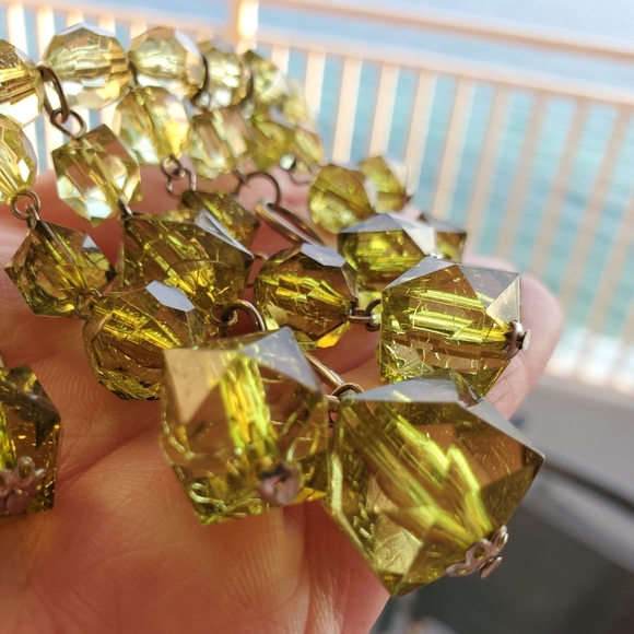 Vintage lucite faceted peridot green choker bib statement necklace 80's 90's euc - Picture 14 of 16